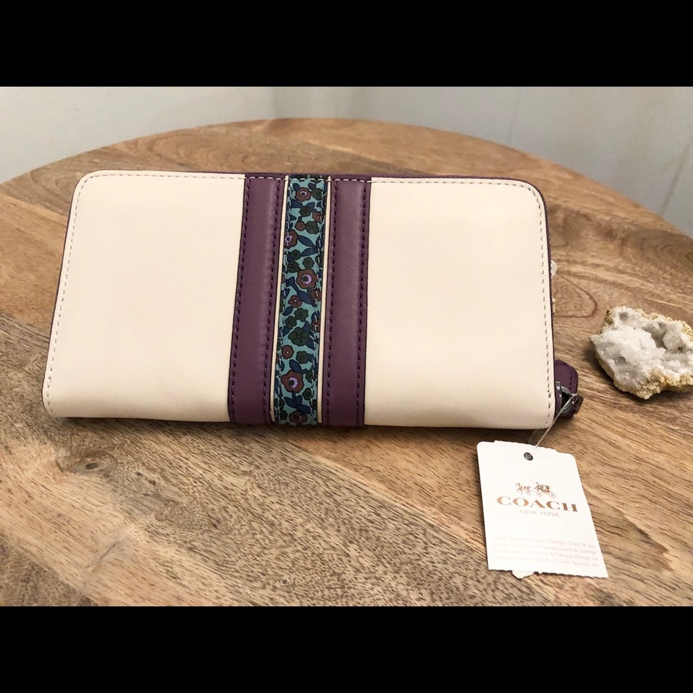 SOLD NWT coach accordion wallet. - Picture 4 of 6